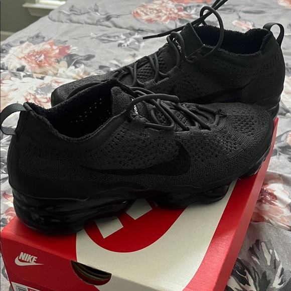 Nike Men's Black VaporMax Sneakers - Picture 1 of 2